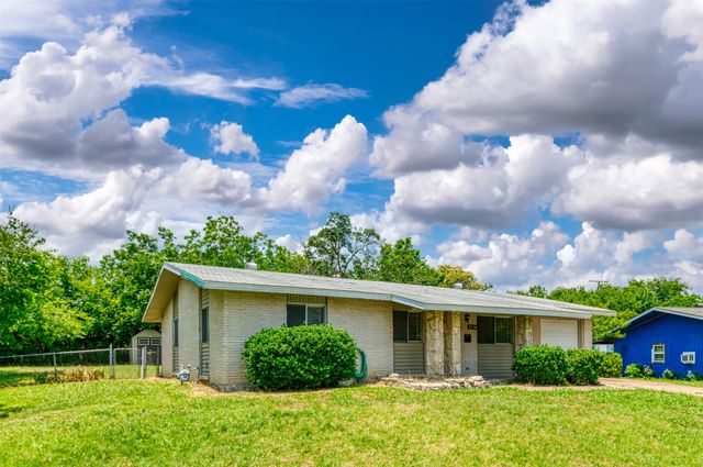 3230 Ridgeview Circle, Irving, TX 75062