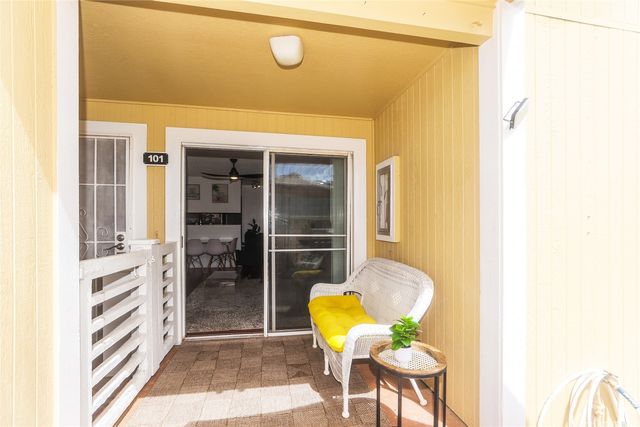 94-536 Kupuohi Street 22-101, Waipahu, HI 96797