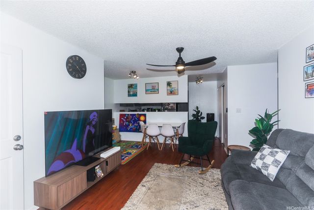 94-536 Kupuohi Street 22-101, Waipahu, HI 96797