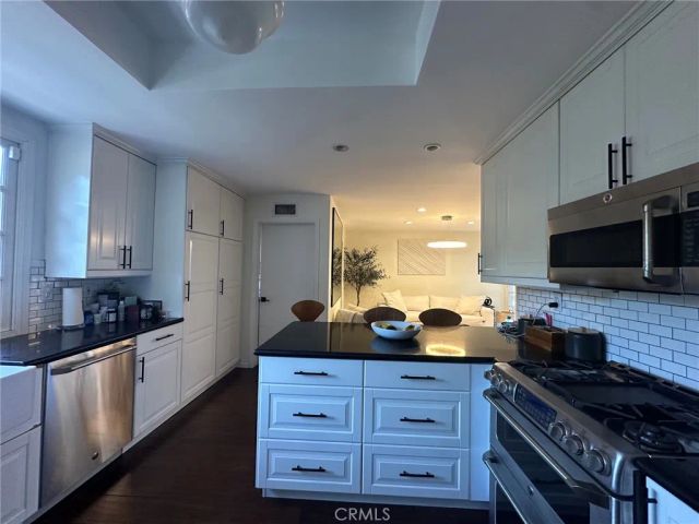 6757 Daryn, West Hills, CA 91307