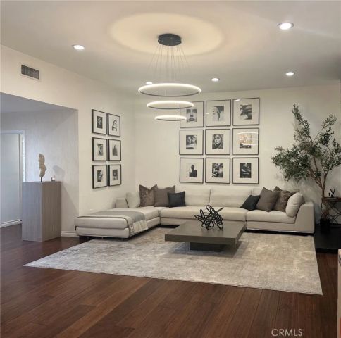 6757 Daryn, West Hills, CA 91307