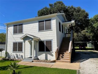 1016 S Booth Lane A, Alvin, TX 77511