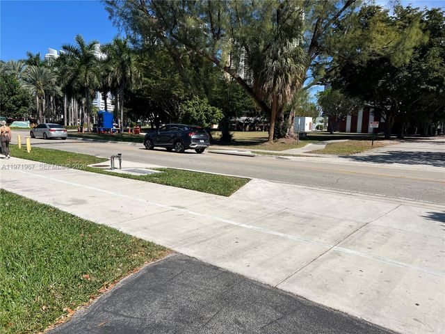 17600 N Bay Rd N902, Sunny Isles Beach, FL 33160