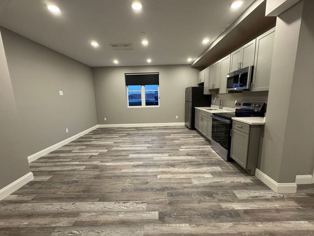 8 Avon Street 402, Revere, MA 02151