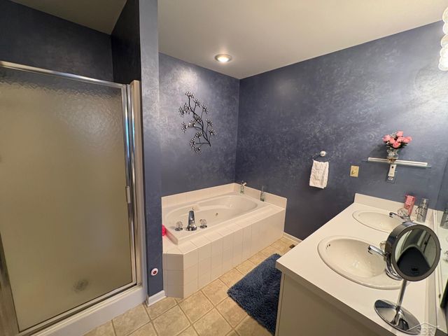8 E Mallard Cove Drive, Saginaw, MI 48603