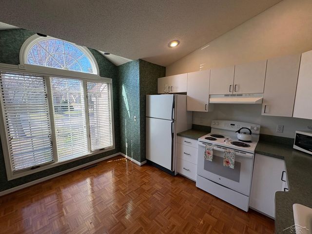 8 E Mallard Cove Drive, Saginaw, MI 48603