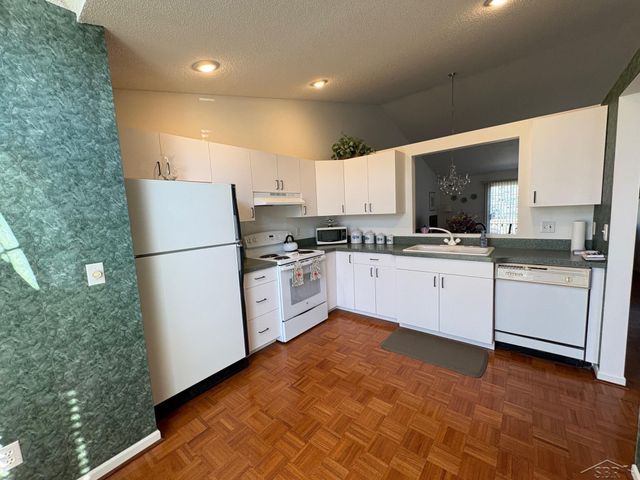 8 E Mallard Cove Drive, Saginaw, MI 48603