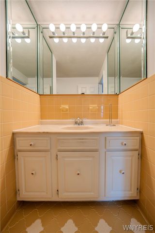 105 Carriage Drive 3, Orchard Park, NY 14127