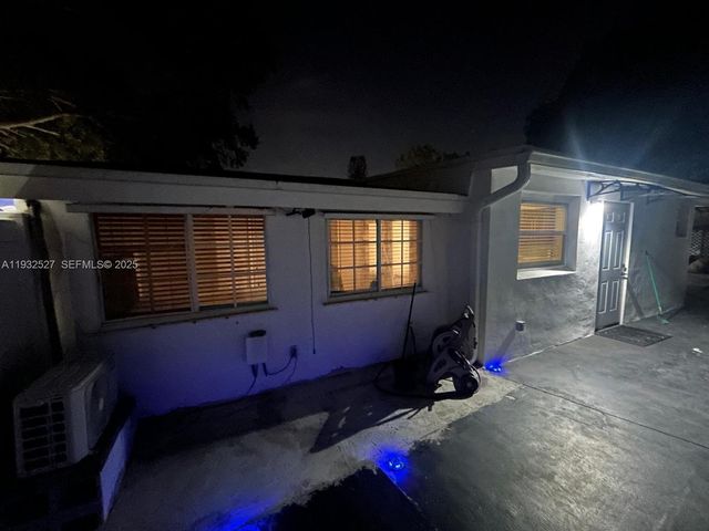 1911 Arcadia Dr B, Miramar, FL 33023