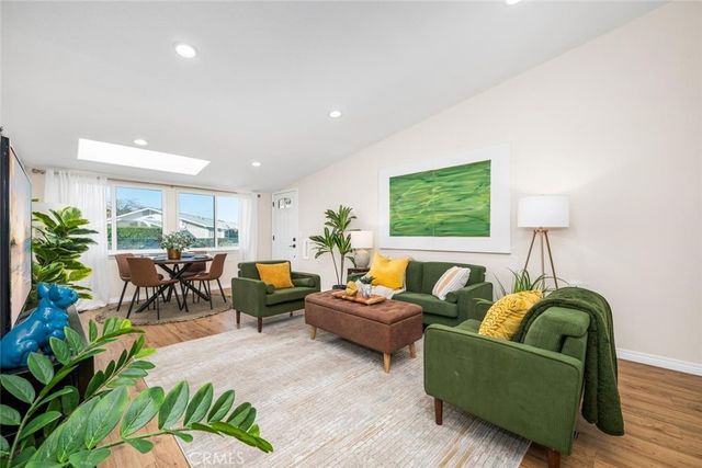 1312 Golden Rain Road 67i, Seal Beach, CA 90740