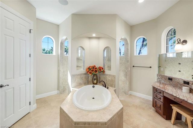 5727 Yardarm CT, Cape Coral, FL 33914