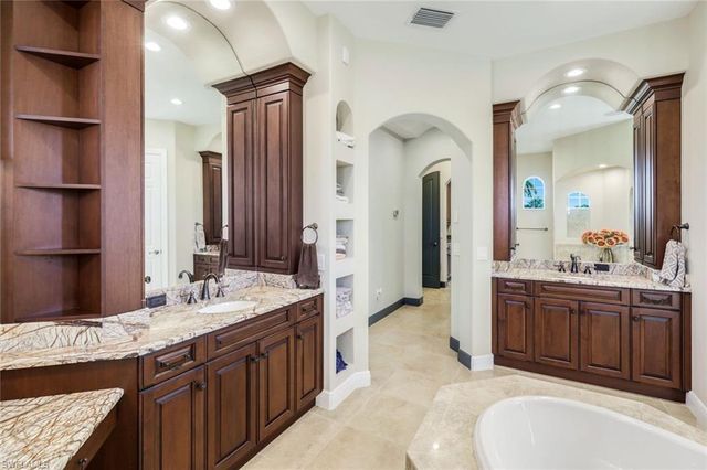 5727 Yardarm CT, Cape Coral, FL 33914