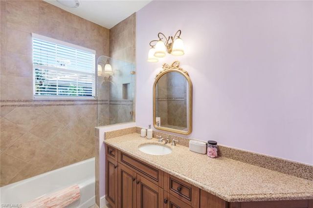 5727 Yardarm CT, Cape Coral, FL 33914