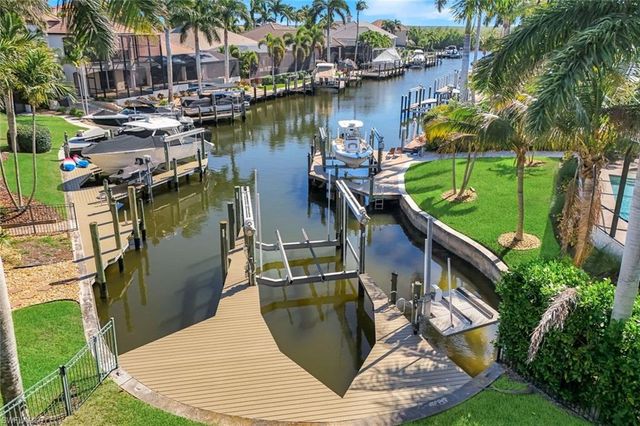 5727 Yardarm CT, Cape Coral, FL 33914