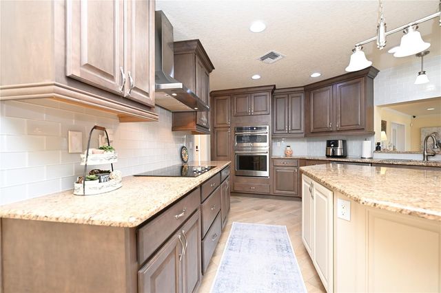 2240 LAKE ARIANA BOULEVARD, Auburndale, FL 33823