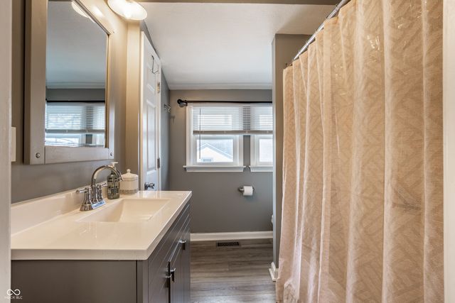 122 S 5th Avenue, Beech Grove, IN 46107