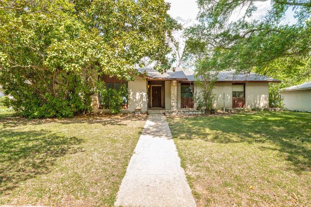 3949 Royal Palms Court, Dallas, TX 75244