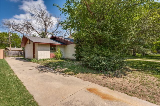 3949 Royal Palms Court, Dallas, TX 75244