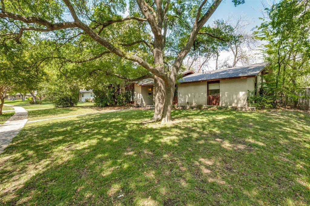 3949 Royal Palms Court, Dallas, TX 75244