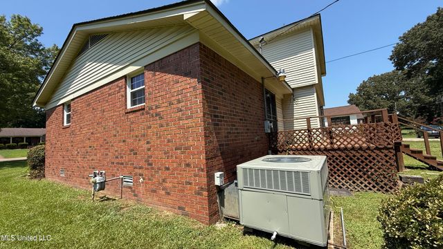 595 Swaney Drive, Holly Springs, MS 38635