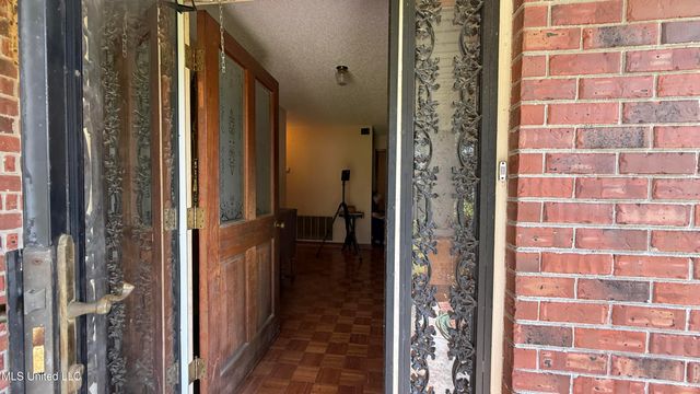 595 Swaney Drive, Holly Springs, MS 38635