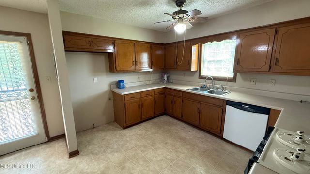 595 Swaney Drive, Holly Springs, MS 38635