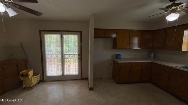 595 Swaney Drive, Holly Springs, MS 38635