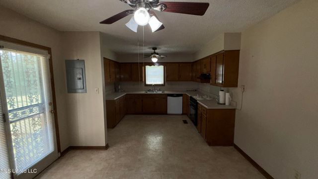 595 Swaney Drive, Holly Springs, MS 38635