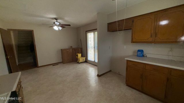 595 Swaney Drive, Holly Springs, MS 38635