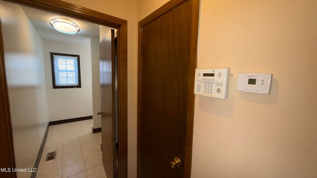 595 Swaney Drive, Holly Springs, MS 38635