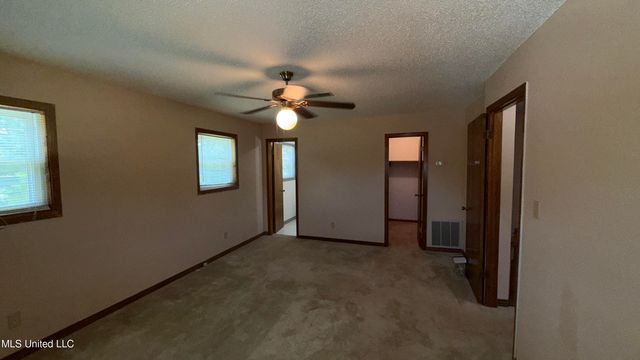 595 Swaney Drive, Holly Springs, MS 38635