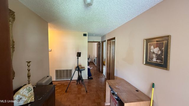 595 Swaney Drive, Holly Springs, MS 38635