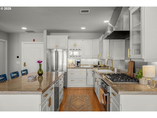 2020 Sw MARKET STREET Dr 303, Portland, OR 97201