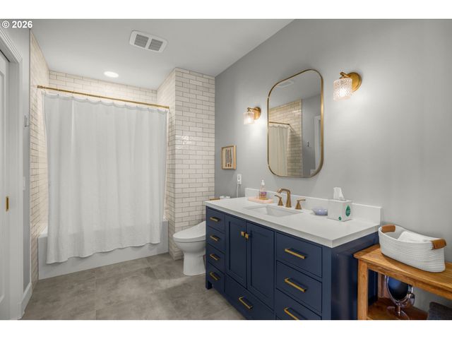 2020 Sw MARKET STREET Dr 303, Portland, OR 97201