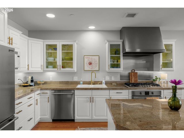 2020 Sw MARKET STREET Dr 303, Portland, OR 97201