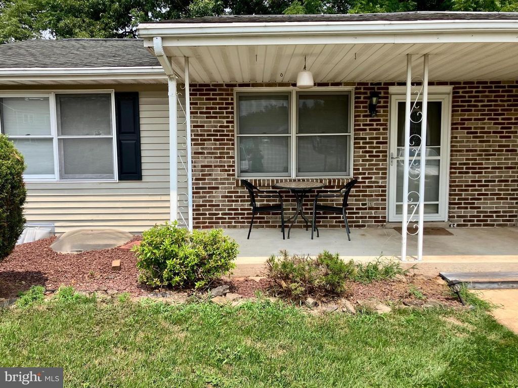 Image 1 of property listing at 3802 FOX CHASE DR, Dover, PA 17315