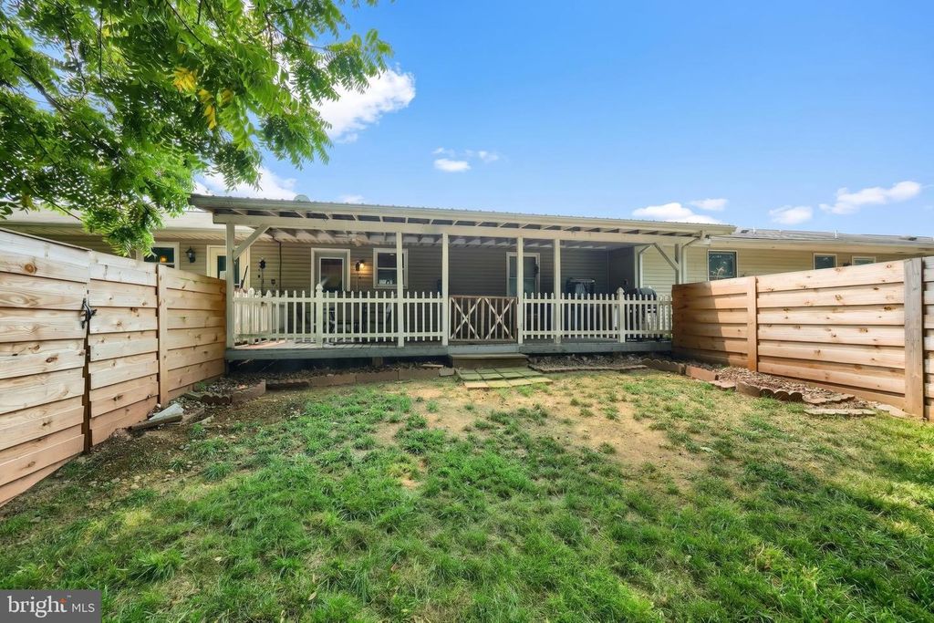 Image 10 of property listing at 3802 FOX CHASE DR, Dover, PA 17315