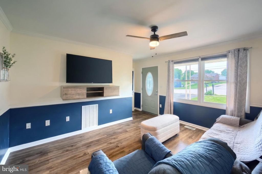 Image 13 of property listing at 3802 FOX CHASE DR, Dover, PA 17315