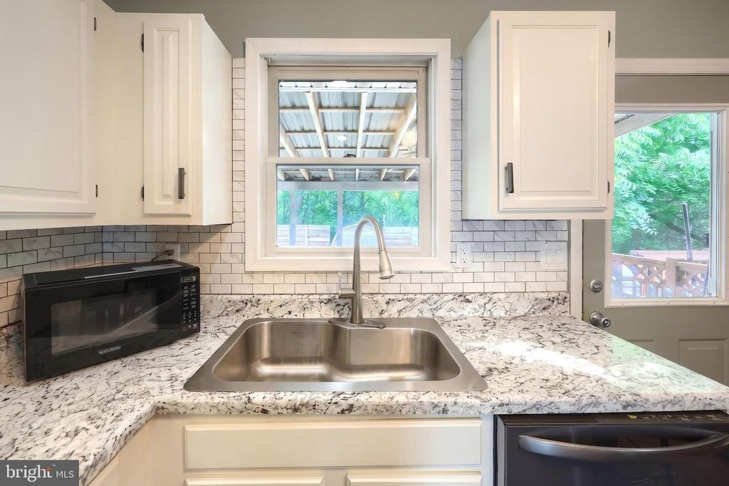 Image 15 of property listing at 3802 FOX CHASE DR, Dover, PA 17315