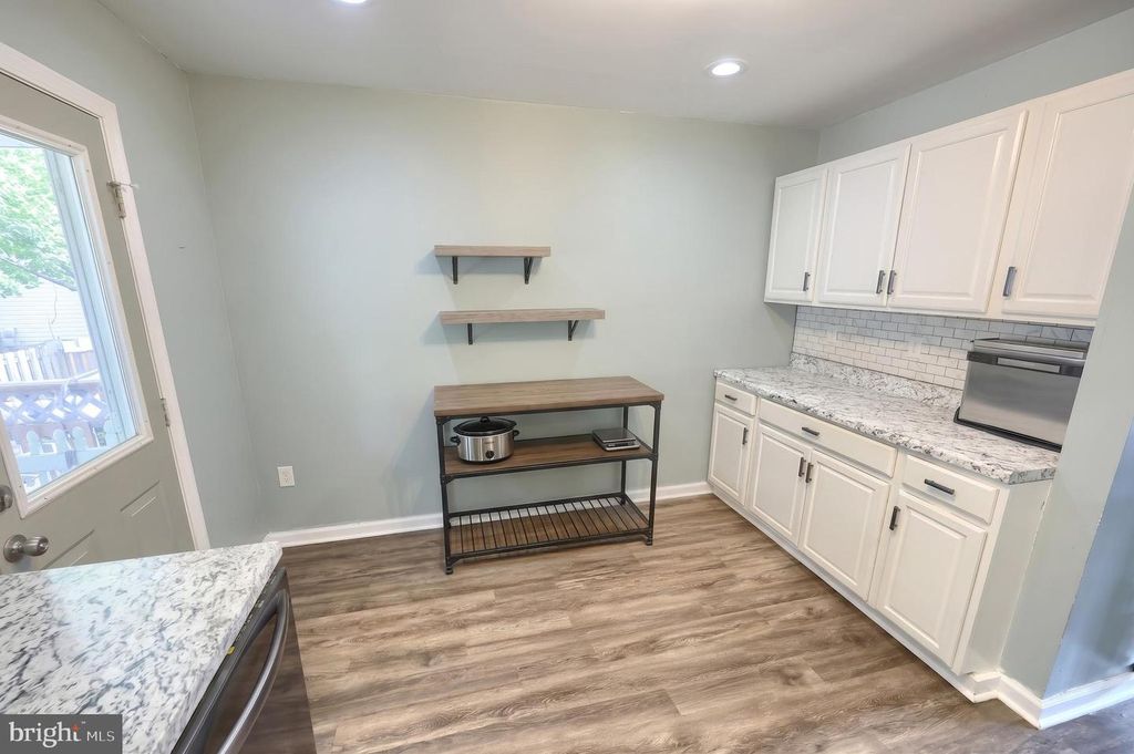 Image 16 of property listing at 3802 FOX CHASE DR, Dover, PA 17315