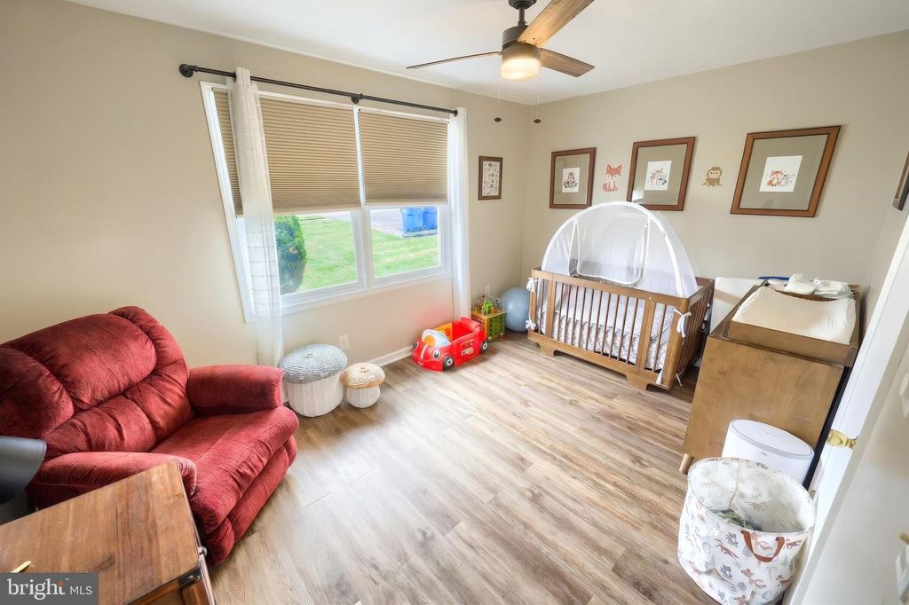 Image 17 of property listing at 3802 FOX CHASE DR, Dover, PA 17315