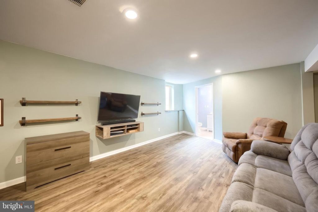 Image 26 of property listing at 3802 FOX CHASE DR, Dover, PA 17315