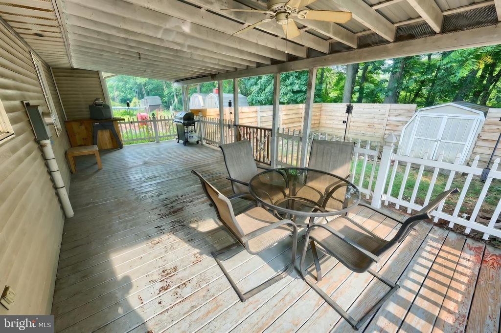 Image 7 of property listing at 3802 FOX CHASE DR, Dover, PA 17315