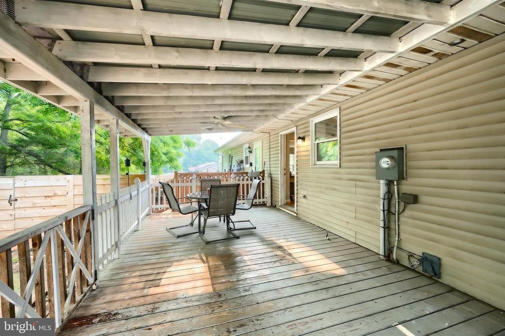 Image 8 of property listing at 3802 FOX CHASE DR, Dover, PA 17315