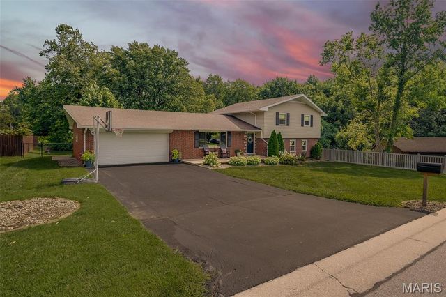 112 Saint Mary Drive, Collinsville, IL 62234