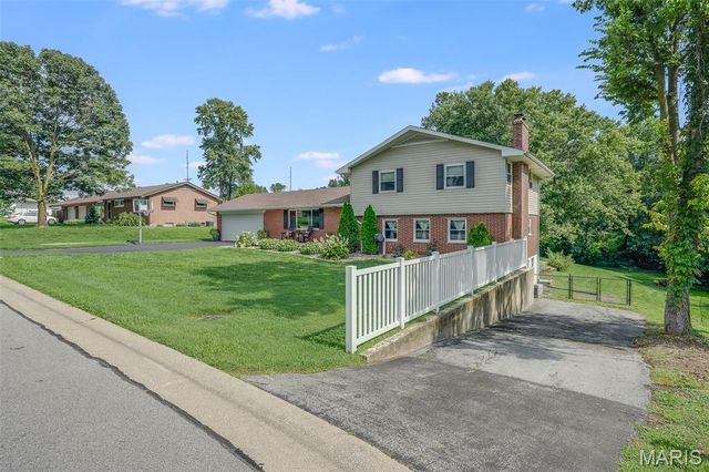 112 Saint Mary Drive, Collinsville, IL 62234