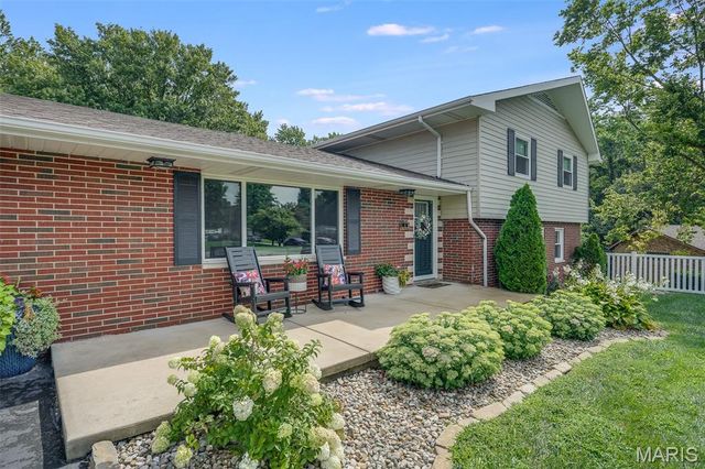 112 Saint Mary Drive, Collinsville, IL 62234