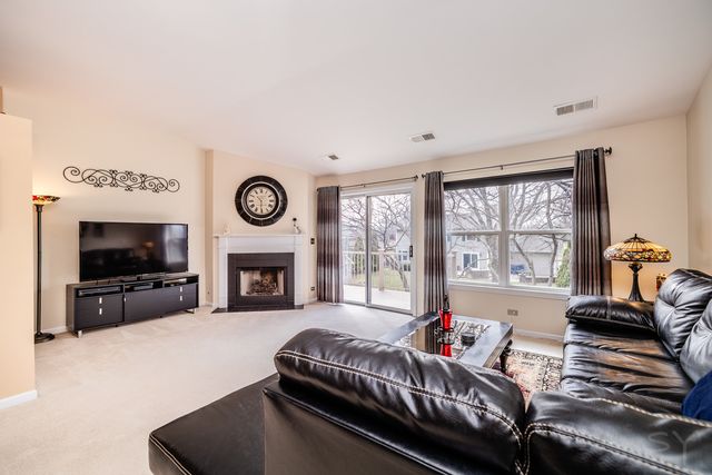 274 Wildspring Court, Itasca, IL 60143