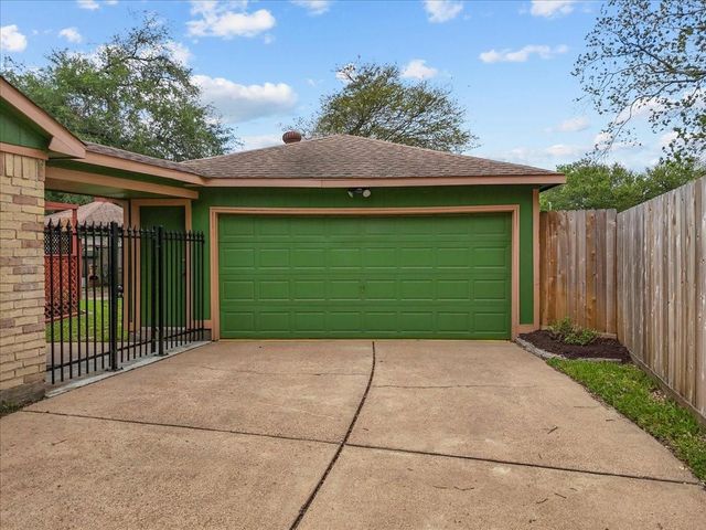 3930 Sandlewood Drive, Pasadena, TX 77504