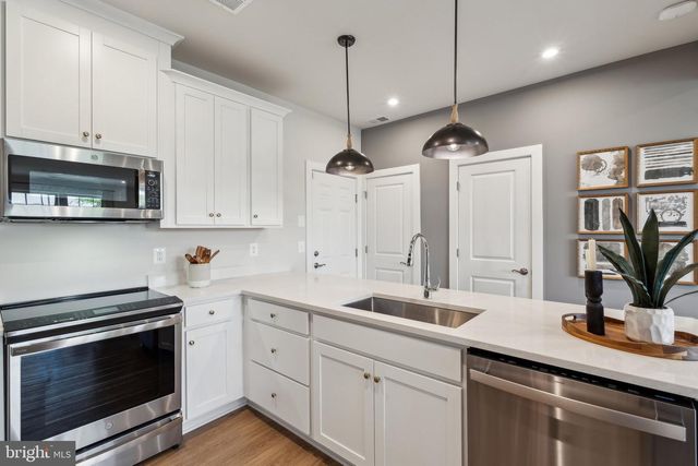 1045 INFERNO TER SE, Leesburg, VA 20175